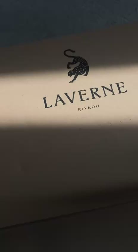 Shop Laverne Sense Perfume Gift Set. A luxury women’s fragrance presented in a stylish pink bag with matching cream. Perfect for gifting and special occasions.
