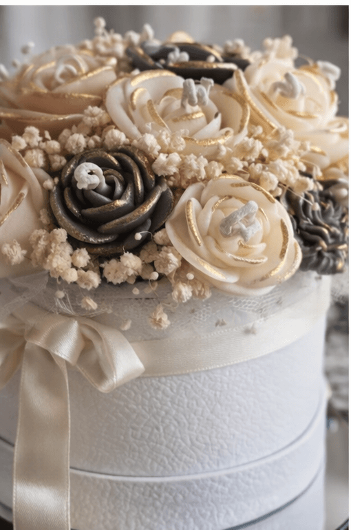 Handmade luxury flower candle bouquet with vanilla floral scent in decorative box