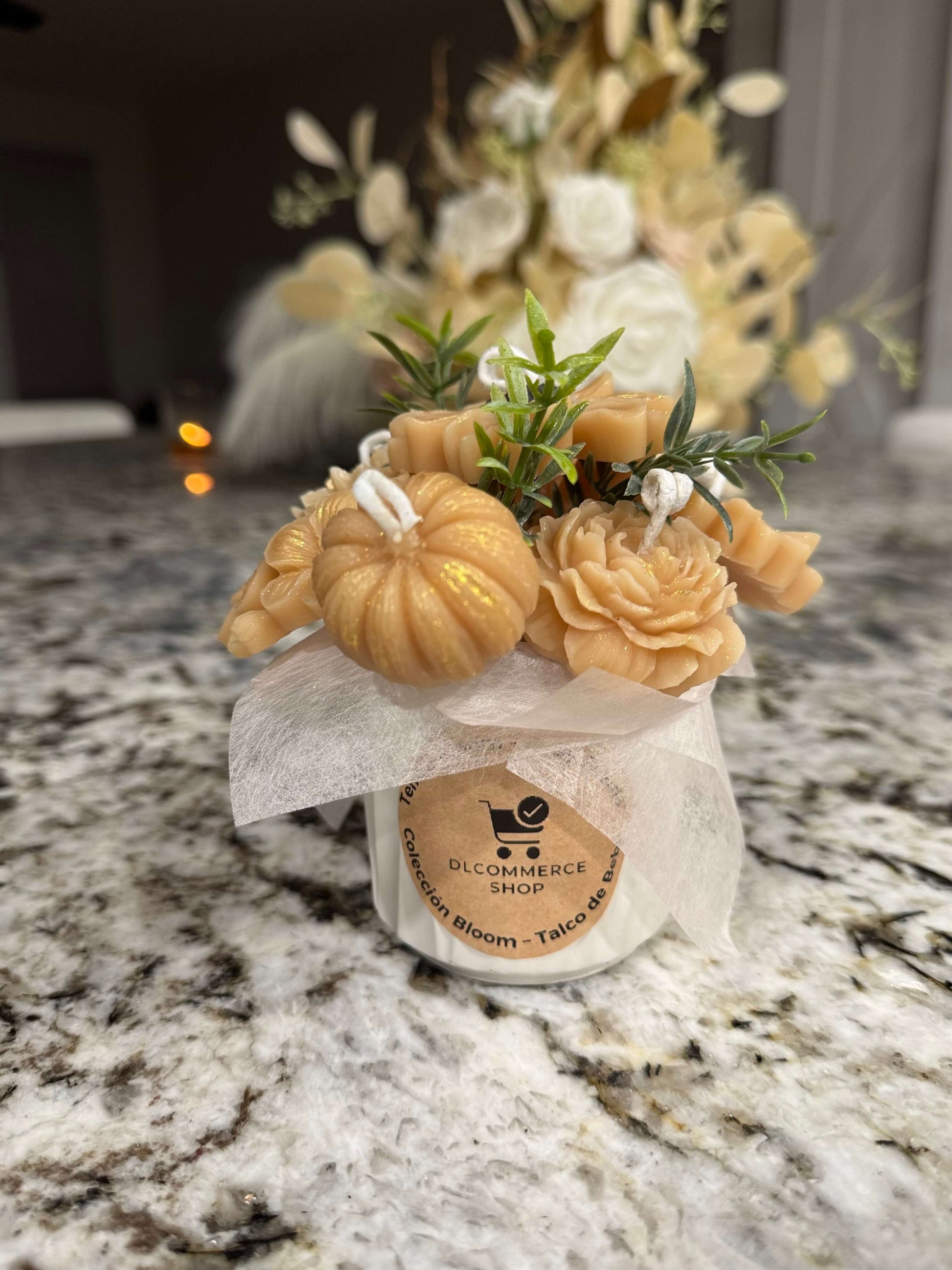 Handcrafted floral candle with tender baby powder essence. Elegant artisanal design, ideal for gifts or cozy luxury décor.